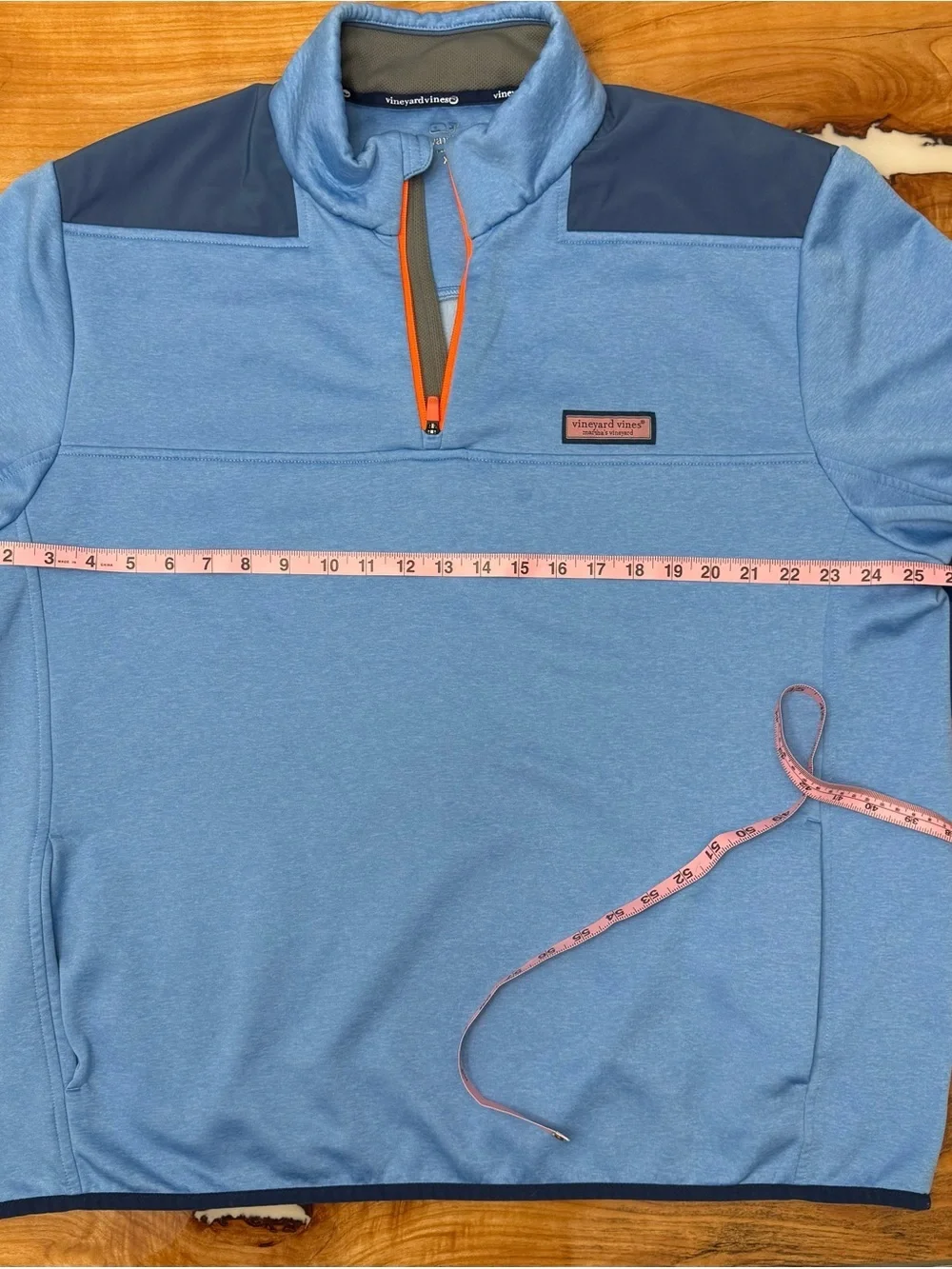 Vineyard Vines Men's Light Blue Orange Quarter-Zip with Navy Panels Fleece - Picture 2 of 10